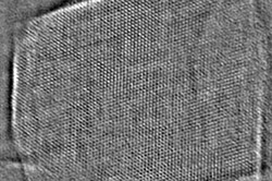 Hochauflösendes Bild von Nanopartikeln mit erkennbarer Gitterstruktur